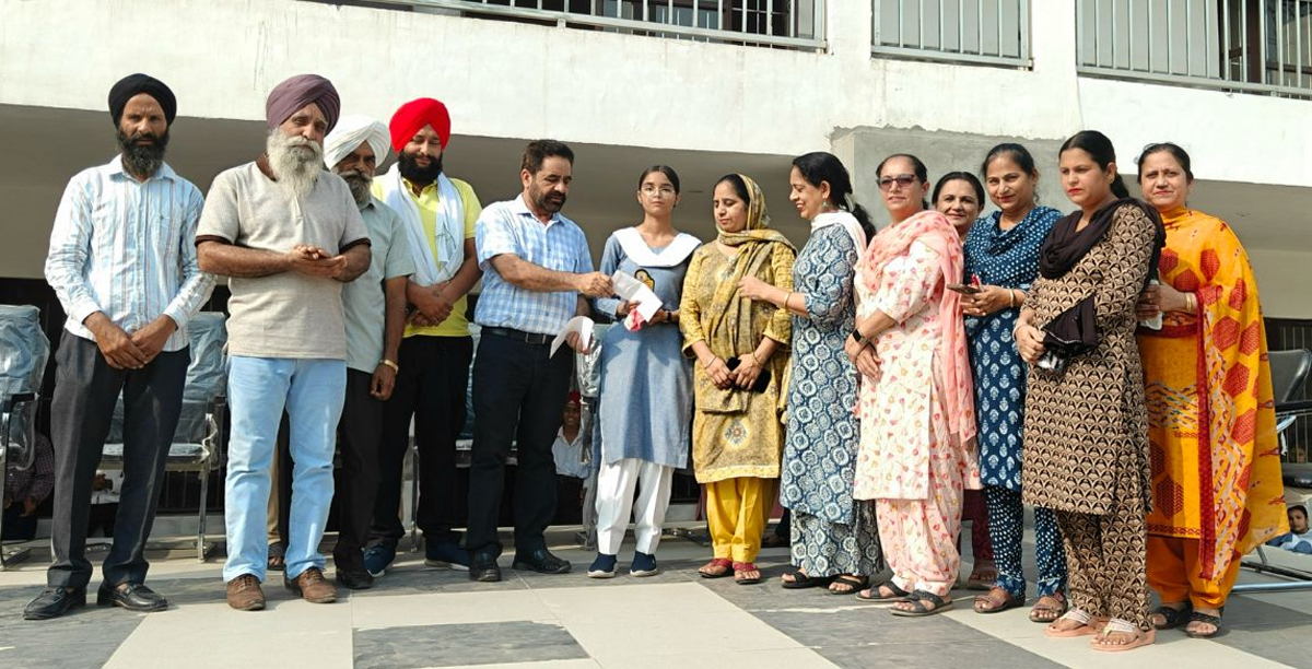 Toppers of Board Classes at Government Senior Secondary Smart School, Buta Singh Wala awarded cash prizes